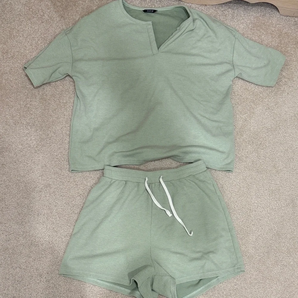 Green Short Sleeve Top and Shorts Set - Picture 1 of 5